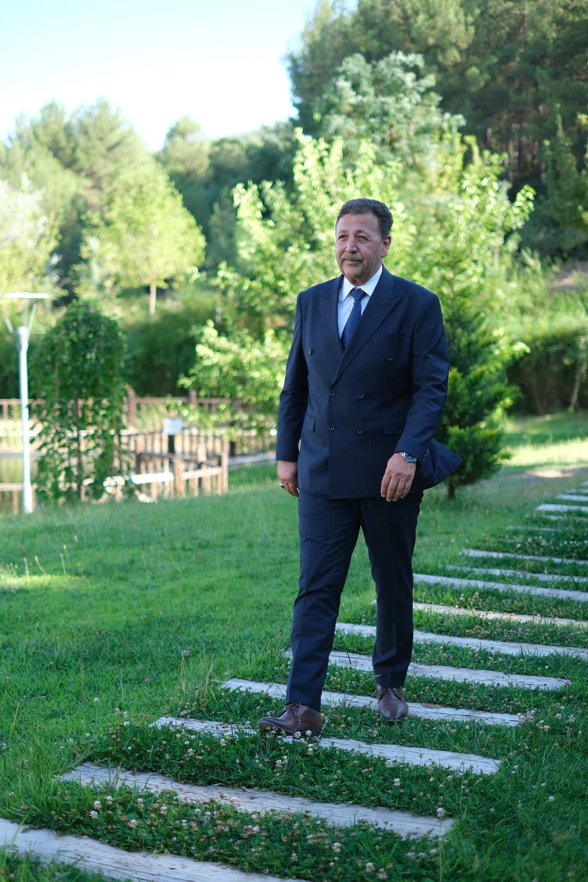 Prof. Dr. Bülent Yorulmaz kampüs alanında